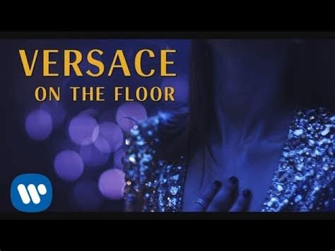 testo versace on th floor